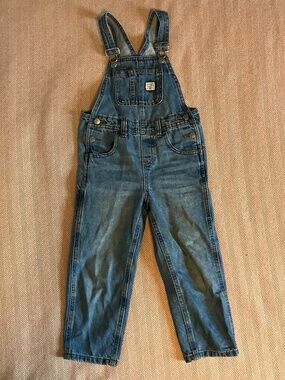 Adorable GAP overalls (size 4T)